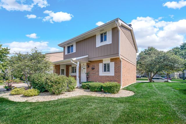 1010 Heathrow Court, Wheaton, IL 60189