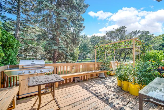 1010 Heathrow Court, Wheaton, IL 60189