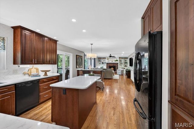 2950 Bayberry Ridge Drive, St Louis, MO 63129