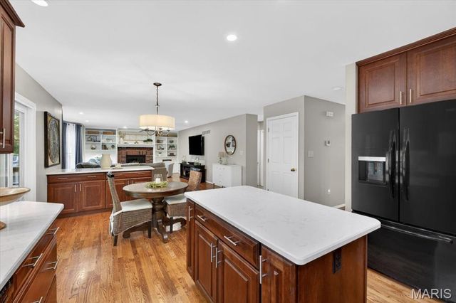 2950 Bayberry Ridge Drive, St Louis, MO 63129