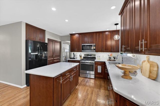 2950 Bayberry Ridge Drive, St Louis, MO 63129