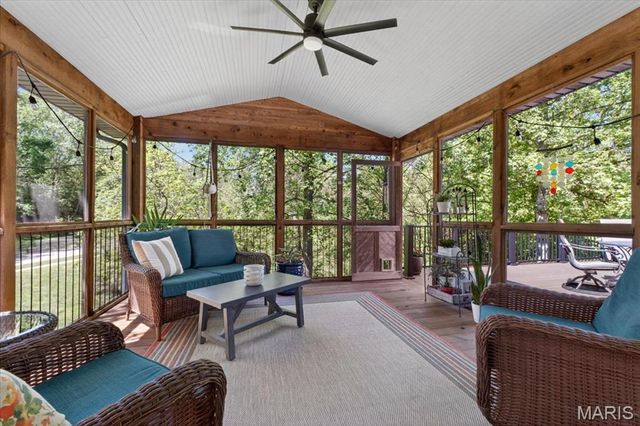 2950 Bayberry Ridge Drive, St Louis, MO 63129