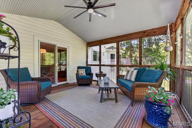 2950 Bayberry Ridge Drive, St Louis, MO 63129