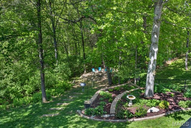 2950 Bayberry Ridge Drive, St Louis, MO 63129