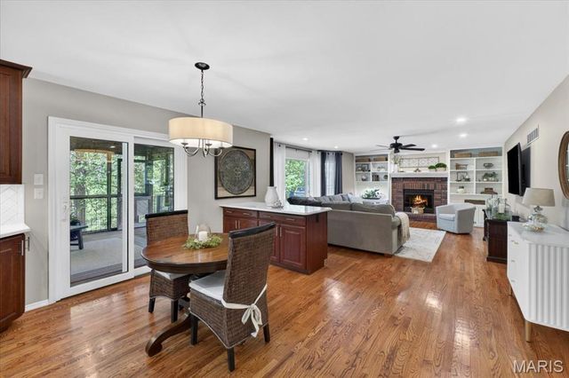 2950 Bayberry Ridge Drive, St Louis, MO 63129