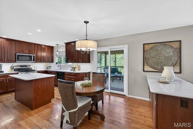 2950 Bayberry Ridge Drive, St Louis, MO 63129