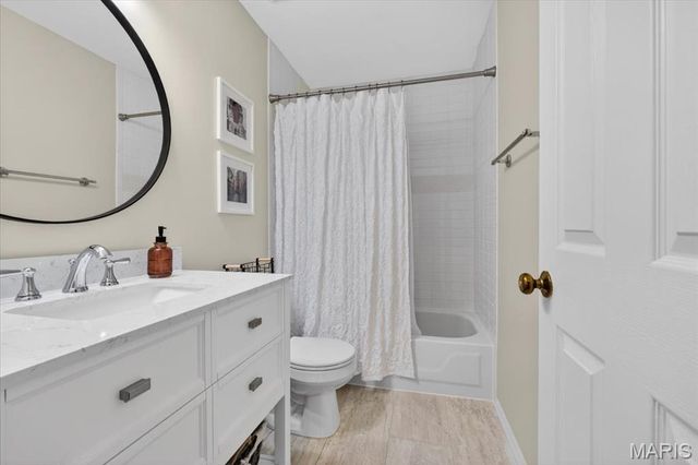 2950 Bayberry Ridge Drive, St Louis, MO 63129