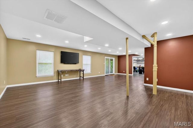 2950 Bayberry Ridge Drive, St Louis, MO 63129