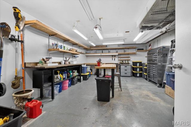 2950 Bayberry Ridge Drive, St Louis, MO 63129