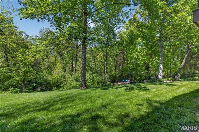 2950 Bayberry Ridge Drive, St Louis, MO 63129
