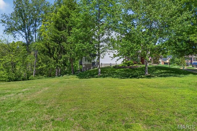 2950 Bayberry Ridge Drive, St Louis, MO 63129