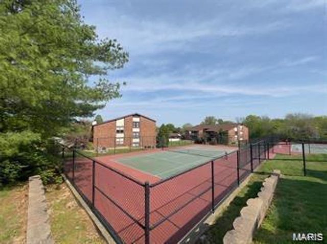 2950 Bayberry Ridge Drive, St Louis, MO 63129