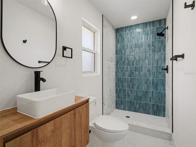 6907 11TH AVENUE NW, Bradenton, FL 34209