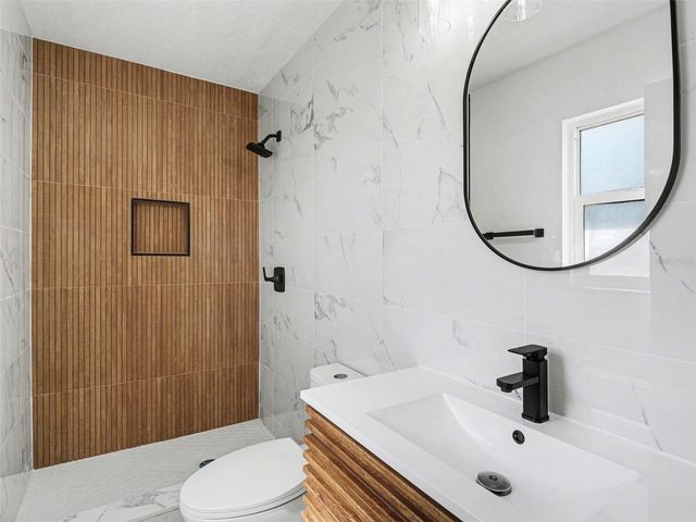 6907 11TH AVENUE NW, Bradenton, FL 34209