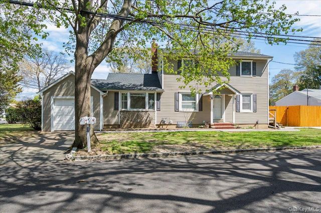 20 Cambridge Avenue, Melville, NY 11747