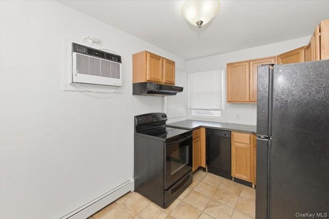 20 Cambridge Avenue, Melville, NY 11747