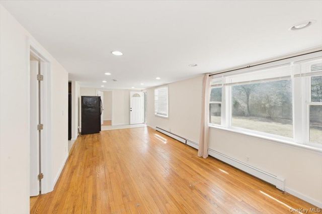 20 Cambridge Avenue, Melville, NY 11747