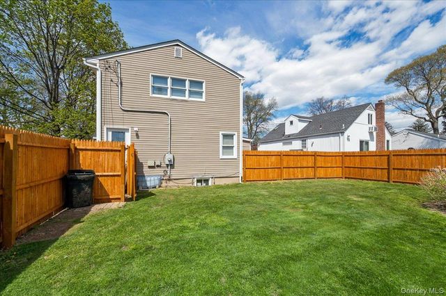 20 Cambridge Avenue, Melville, NY 11747