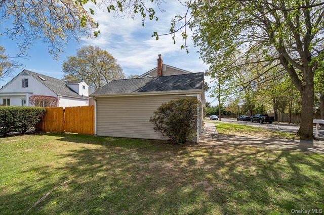 20 Cambridge Avenue, Melville, NY 11747