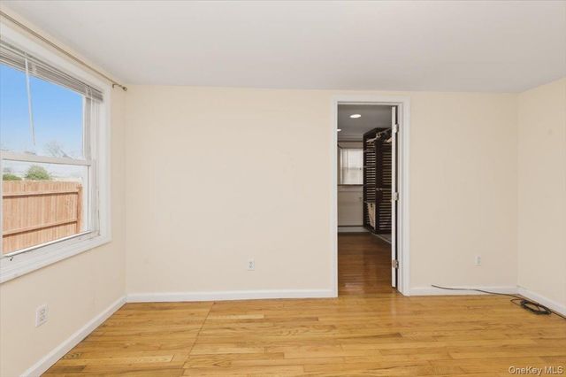 20 Cambridge Avenue, Melville, NY 11747