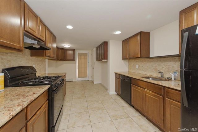 20 Cambridge Avenue, Melville, NY 11747