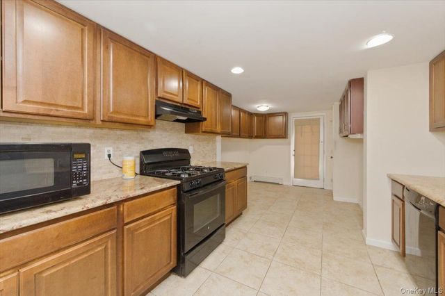 20 Cambridge Avenue, Melville, NY 11747