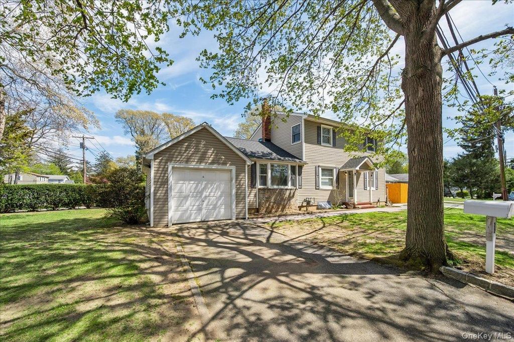 20 Cambridge Avenue, Melville, NY 11747