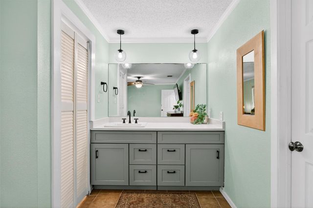 2005 Scofield LN, Austin, TX 78727