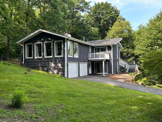 17 Marryat Road, Trout Valley, IL 60013