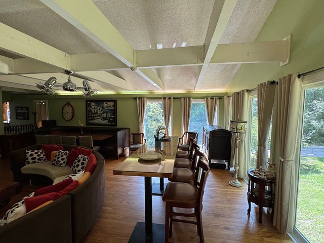 17 Marryat Road, Trout Valley, IL 60013