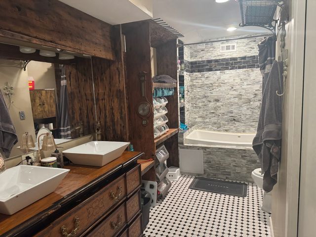 17 Marryat Road, Trout Valley, IL 60013