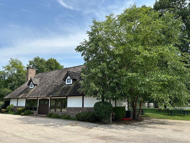 17 Marryat Road, Trout Valley, IL 60013