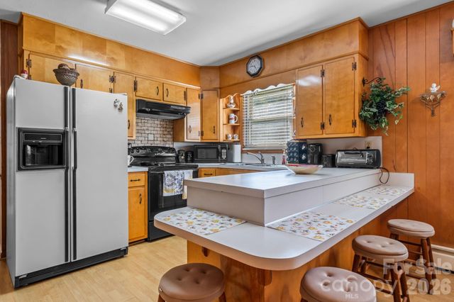 402 Dogwood Drive, Hickory, NC 28601