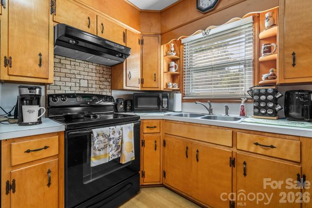 402 Dogwood Drive, Hickory, NC 28601