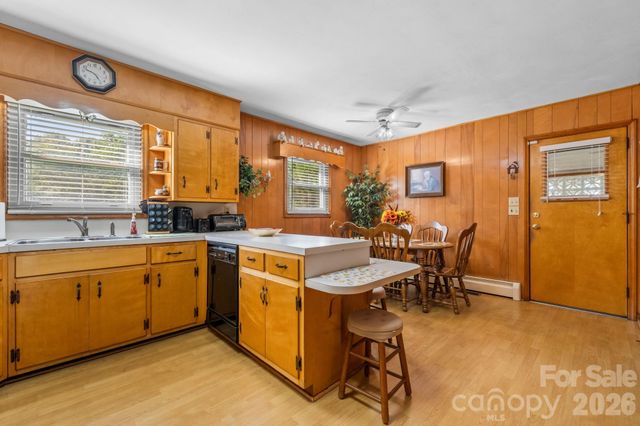 402 Dogwood Drive, Hickory, NC 28601