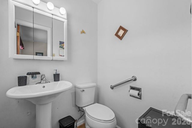 402 Dogwood Drive, Hickory, NC 28601