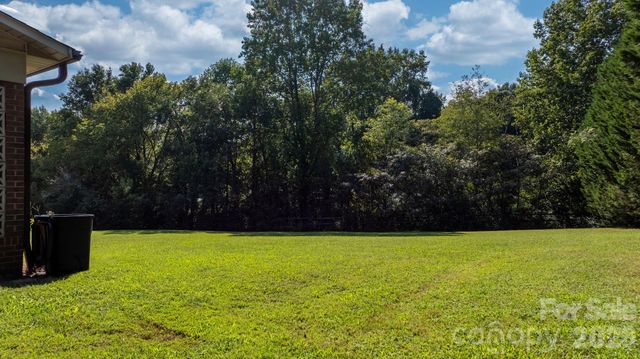 402 Dogwood Drive, Hickory, NC 28601