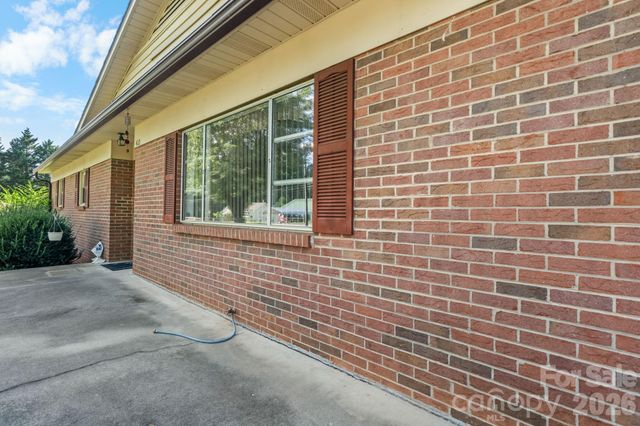 402 Dogwood Drive, Hickory, NC 28601
