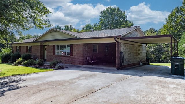 402 Dogwood Drive, Hickory, NC 28601