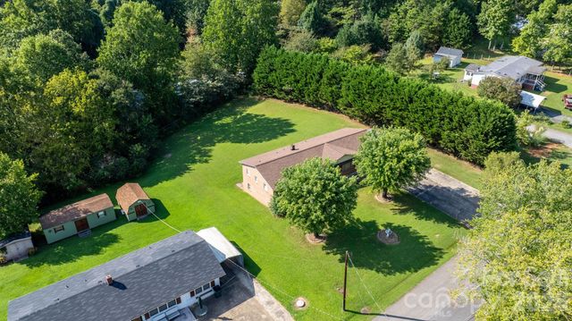 402 Dogwood Drive, Hickory, NC 28601