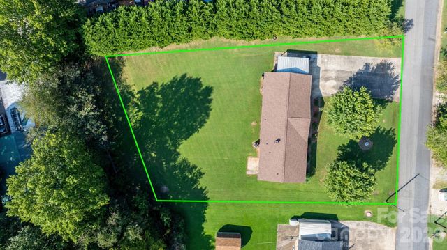 402 Dogwood Drive, Hickory, NC 28601