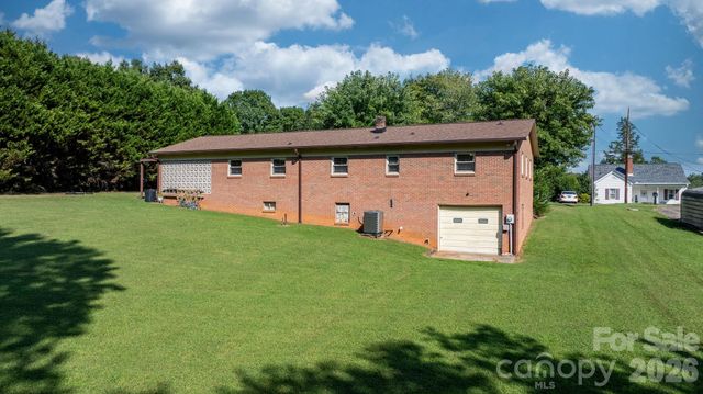 402 Dogwood Drive, Hickory, NC 28601