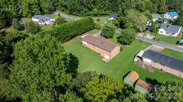 402 Dogwood Drive, Hickory, NC 28601