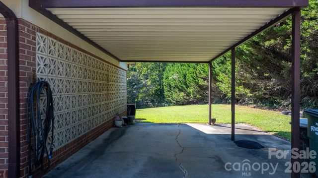 402 Dogwood Drive, Hickory, NC 28601