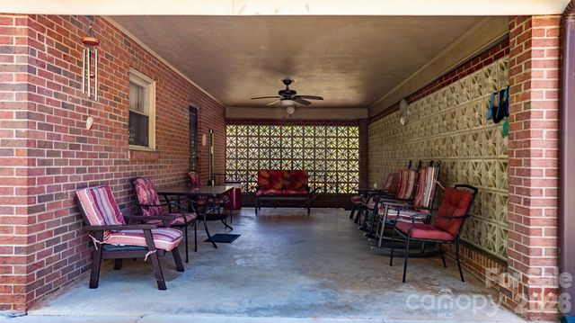 402 Dogwood Drive, Hickory, NC 28601