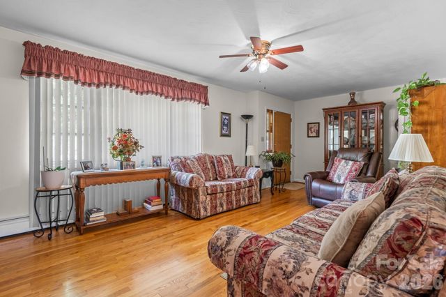 402 Dogwood Drive, Hickory, NC 28601