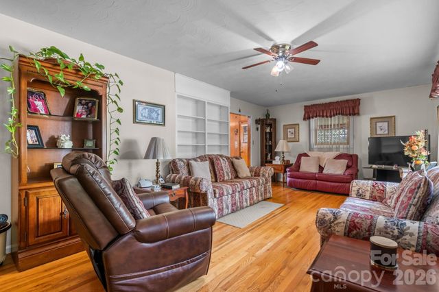 402 Dogwood Drive, Hickory, NC 28601