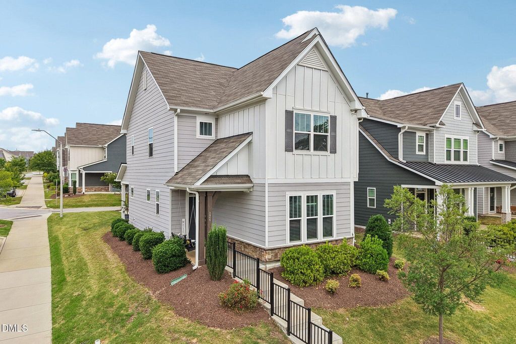 124 Daisy Grove Lane, Holly Springs, NC 27540