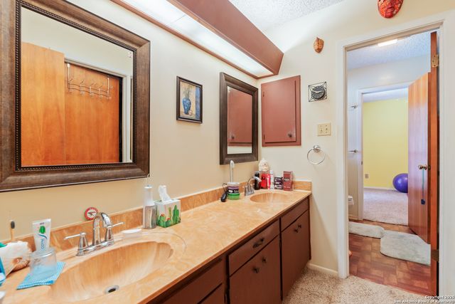 8902 Hetherington, San Antonio, TX 78240