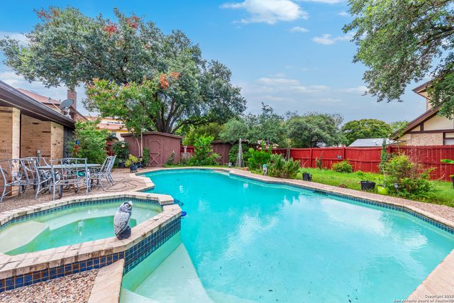 8902 Hetherington, San Antonio, TX 78240